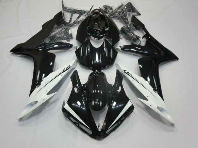2004-2006 White and Black Yamaha R1 Fairings 2004-2006 White and Black Yamaha R1 Fairings